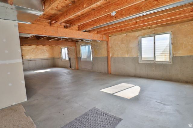 6723 W OAK FARMS DR, West Jordan, UT 84081