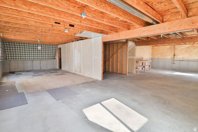 6723 W OAK FARMS DR, West Jordan, UT 84081