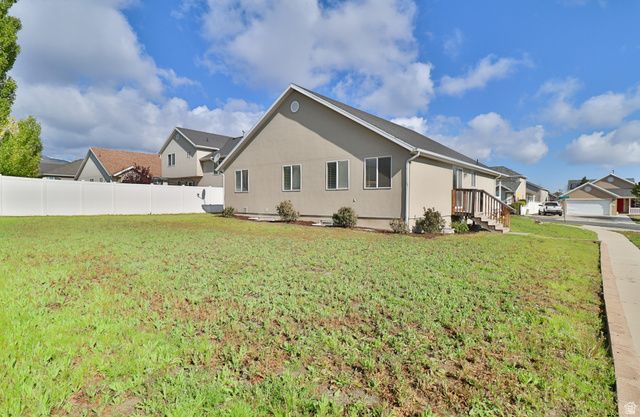 6723 W OAK FARMS DR, West Jordan, UT 84081