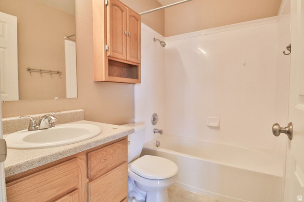 Image 11 of property listing at 6723 W OAK FARMS DR, West Jordan, UT 84081