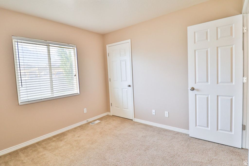 Image 12 of property listing at 6723 W OAK FARMS DR, West Jordan, UT 84081