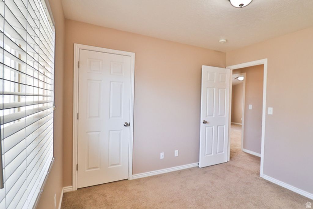 Image 14 of property listing at 6723 W OAK FARMS DR, West Jordan, UT 84081