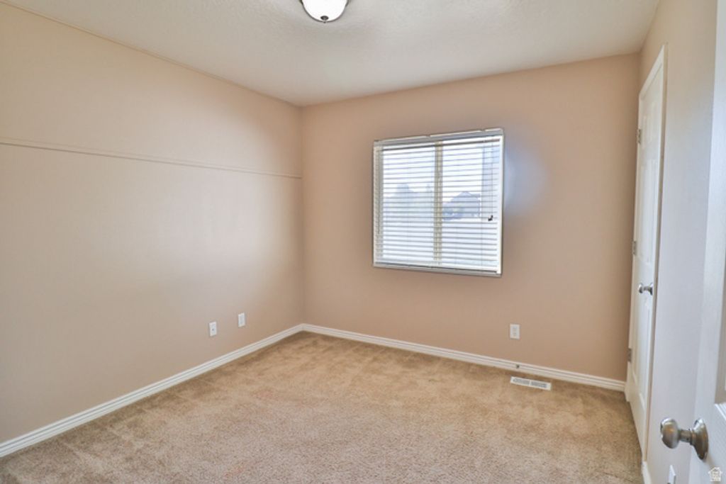 Image 17 of property listing at 6723 W OAK FARMS DR, West Jordan, UT 84081