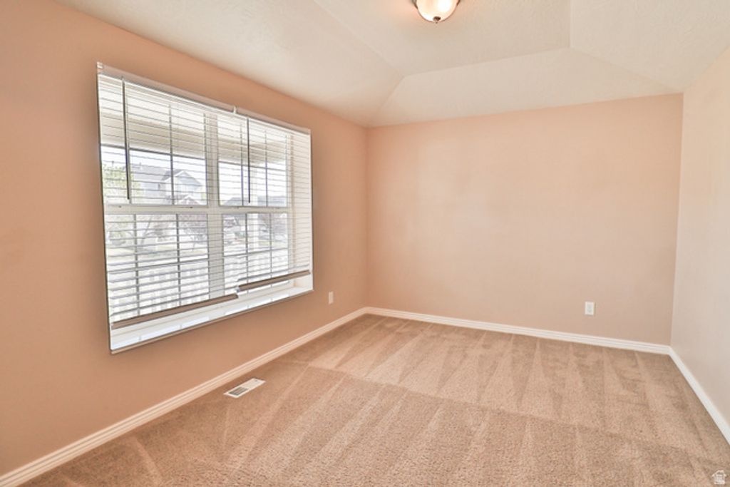 Image 19 of property listing at 6723 W OAK FARMS DR, West Jordan, UT 84081