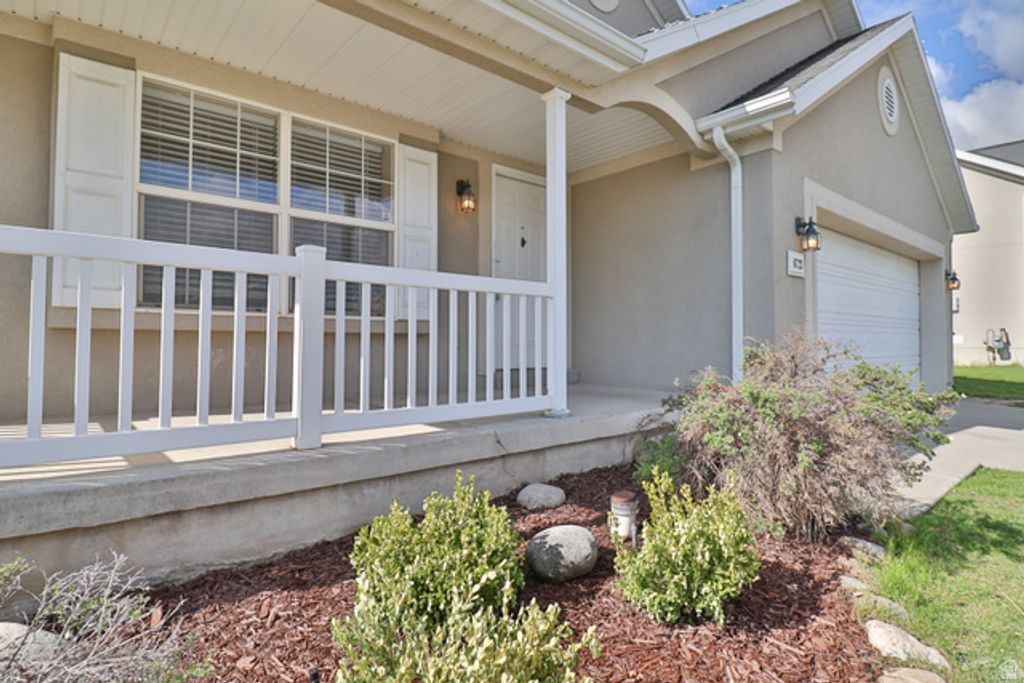 Image 3 of property listing at 6723 W OAK FARMS DR, West Jordan, UT 84081