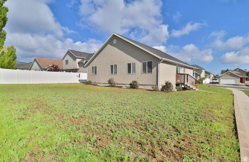 Image 4 of property listing at 6723 W OAK FARMS DR, West Jordan, UT 84081
