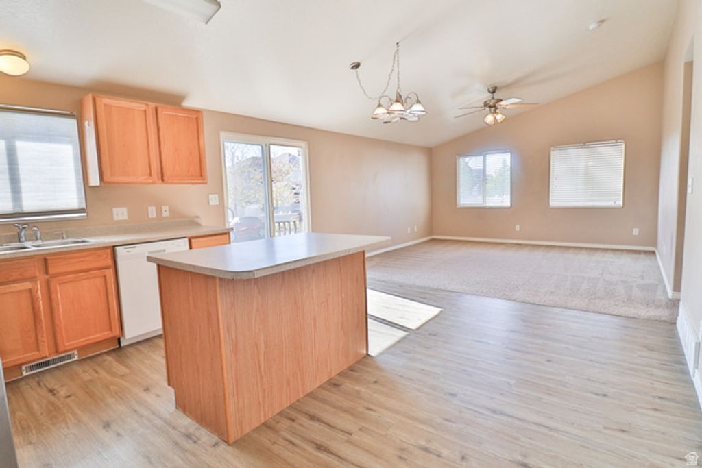 Image 5 of property listing at 6723 W OAK FARMS DR, West Jordan, UT 84081