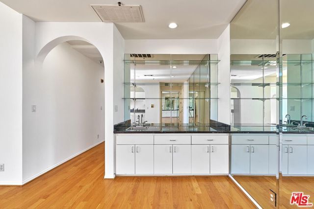 5050 Maplewood Avenue 206, Los Angeles, CA 90004