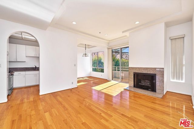 5050 Maplewood Avenue 206, Los Angeles, CA 90004