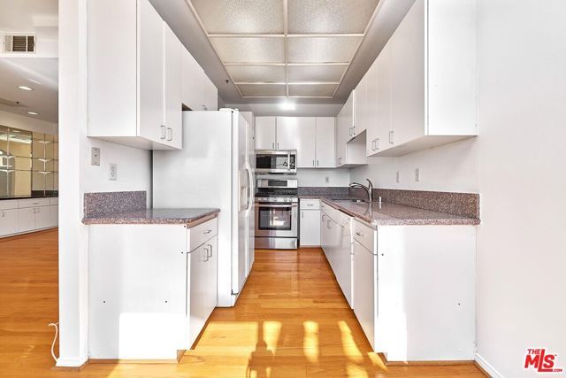5050 Maplewood Avenue 206, Los Angeles, CA 90004