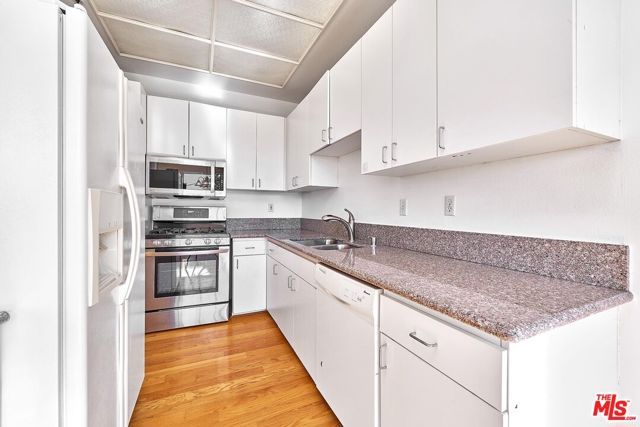 5050 Maplewood Avenue 206, Los Angeles, CA 90004