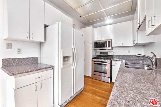 5050 Maplewood Avenue 206, Los Angeles, CA 90004