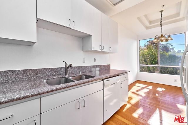 5050 Maplewood Avenue 206, Los Angeles, CA 90004