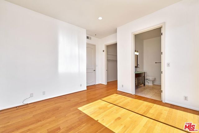 5050 Maplewood Avenue 206, Los Angeles, CA 90004