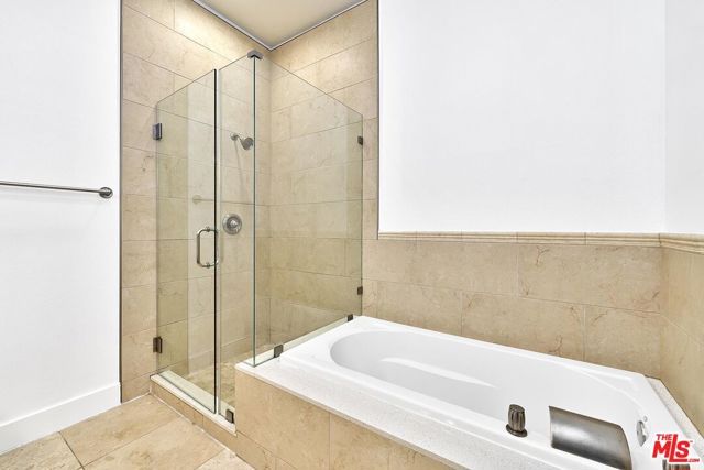 5050 Maplewood Avenue 206, Los Angeles, CA 90004