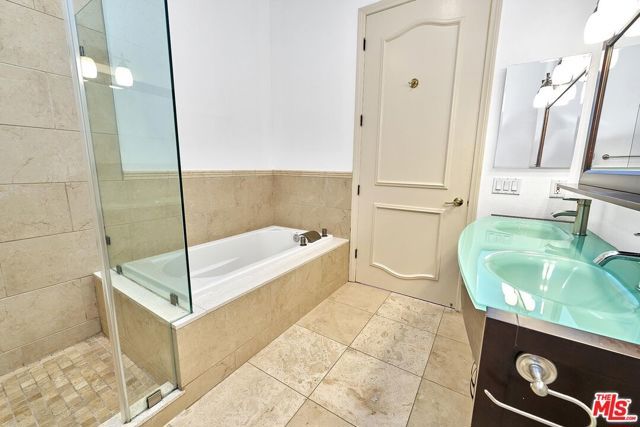 5050 Maplewood Avenue 206, Los Angeles, CA 90004