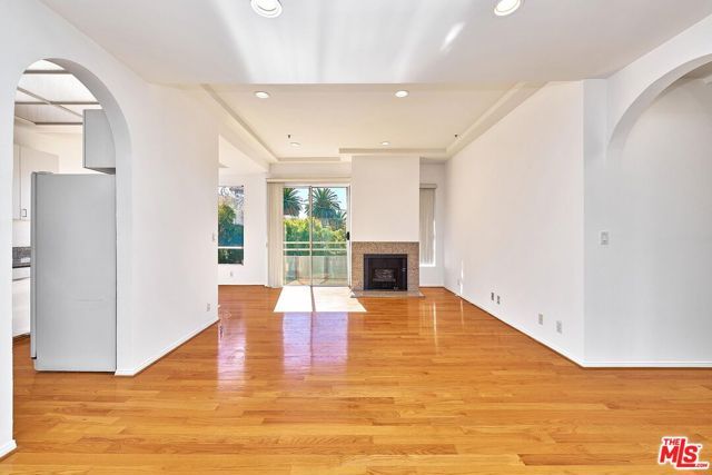 5050 Maplewood Avenue 206, Los Angeles, CA 90004