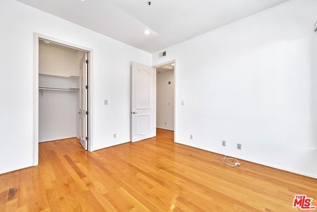 5050 Maplewood Avenue 206, Los Angeles, CA 90004