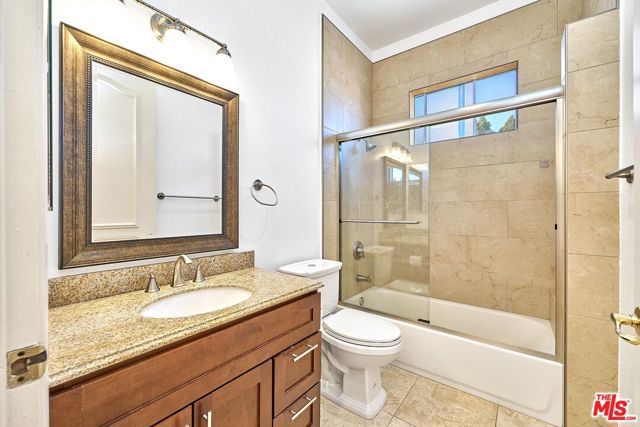 5050 Maplewood Avenue 206, Los Angeles, CA 90004