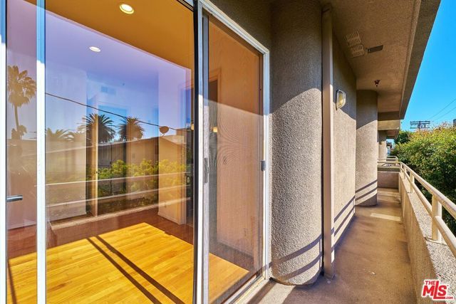 5050 Maplewood Avenue 206, Los Angeles, CA 90004