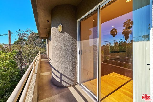 5050 Maplewood Avenue 206, Los Angeles, CA 90004