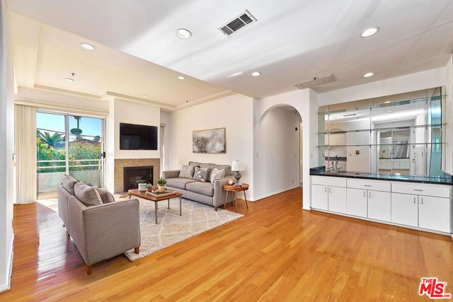 5050 Maplewood Avenue 206, Los Angeles, CA 90004