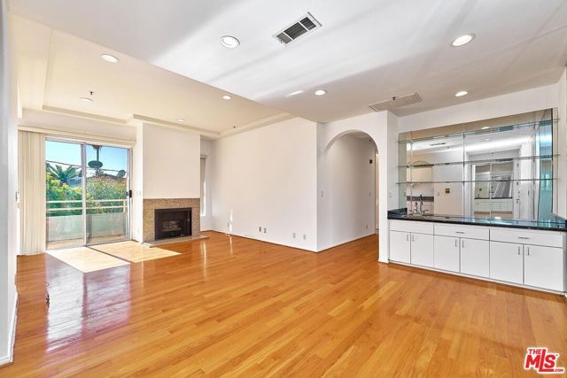 5050 Maplewood Avenue 206, Los Angeles, CA 90004