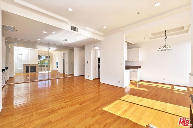 5050 Maplewood Avenue 206, Los Angeles, CA 90004