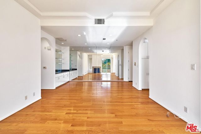 5050 Maplewood Avenue 206, Los Angeles, CA 90004