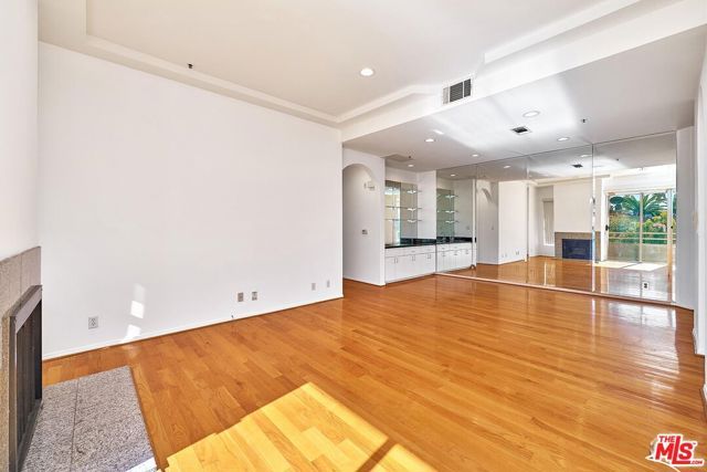 5050 Maplewood Avenue 206, Los Angeles, CA 90004