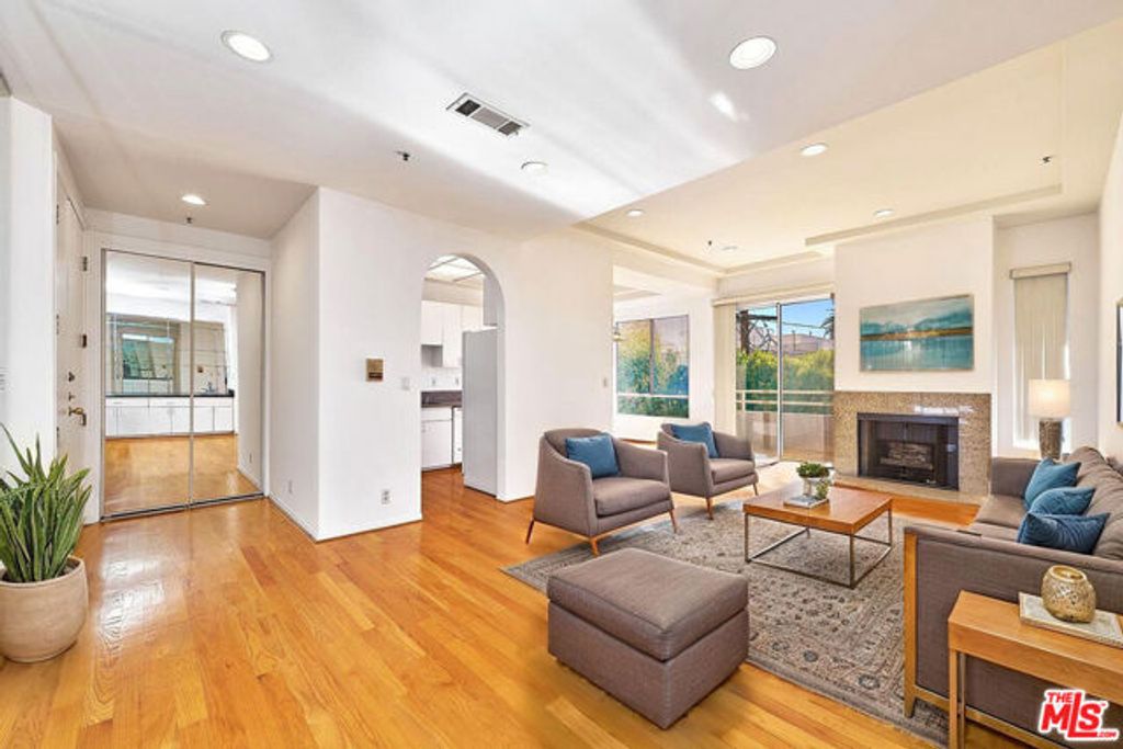 5050 Maplewood Avenue 206, Los Angeles, CA 90004