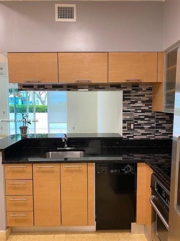 31 SE 5th St 1106, Miami, FL 33131