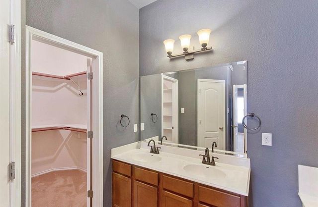 1052 Hot Spring VLY, Buda, TX 78610