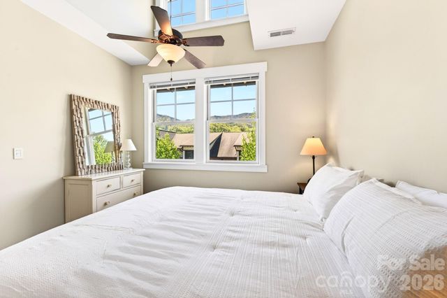 4 Fitzgerald Road, Black Mountain, NC 28711