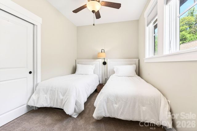 4 Fitzgerald Road, Black Mountain, NC 28711