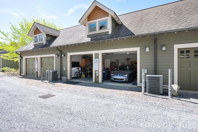 4 Fitzgerald Road, Black Mountain, NC 28711