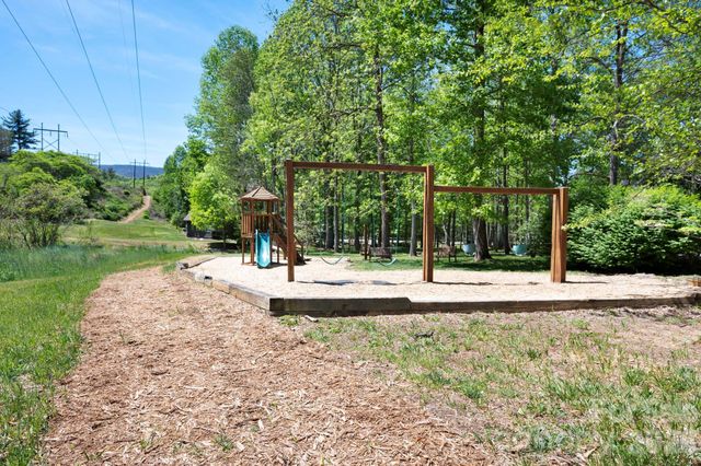 4 Fitzgerald Road, Black Mountain, NC 28711