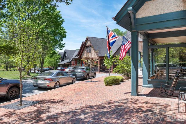 4 Fitzgerald Road, Black Mountain, NC 28711