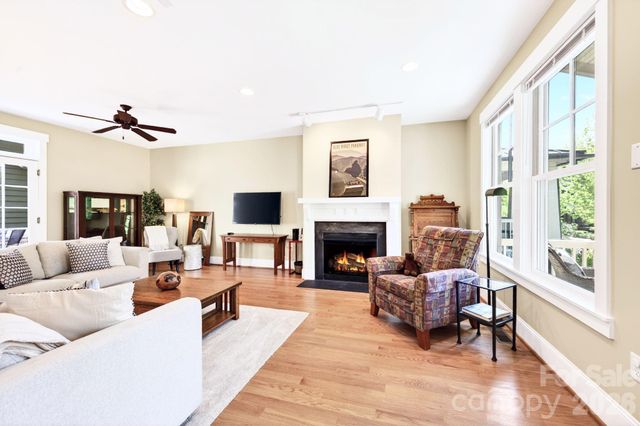 4 Fitzgerald Road, Black Mountain, NC 28711