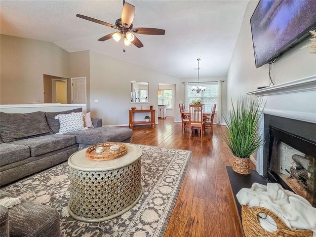 2752 Ivey Park NW Drive, Kennesaw, GA 30144