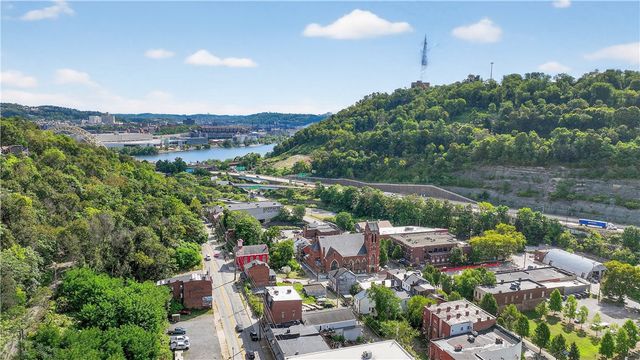 412 S Main St, West End, PA 15220