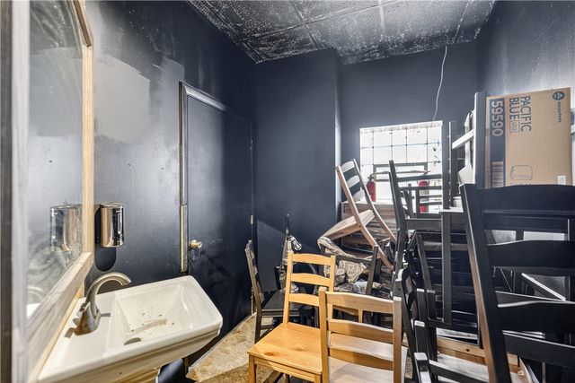 412 S Main St, West End, PA 15220