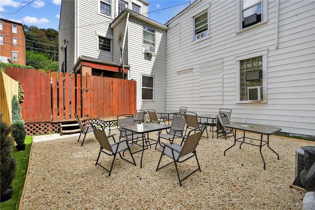 412 S Main St, West End, PA 15220