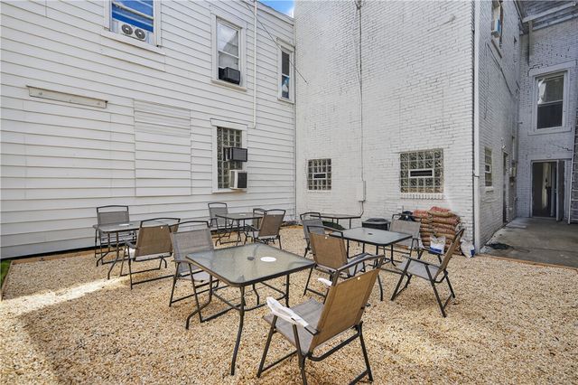 412 S Main St, West End, PA 15220