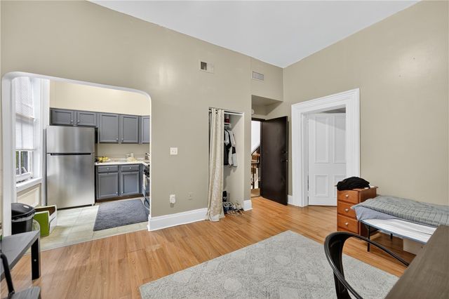 412 S Main St, West End, PA 15220