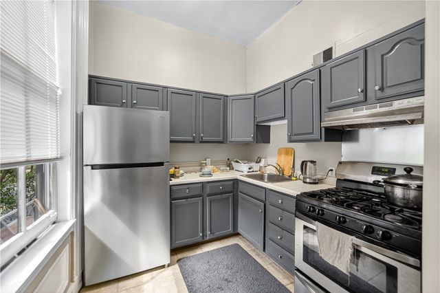 412 S Main St, West End, PA 15220