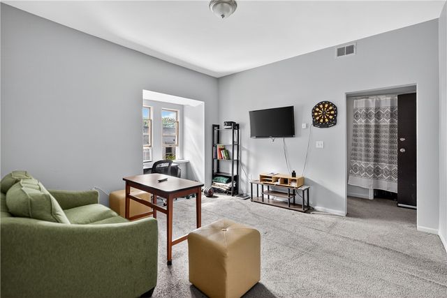 412 S Main St, West End, PA 15220