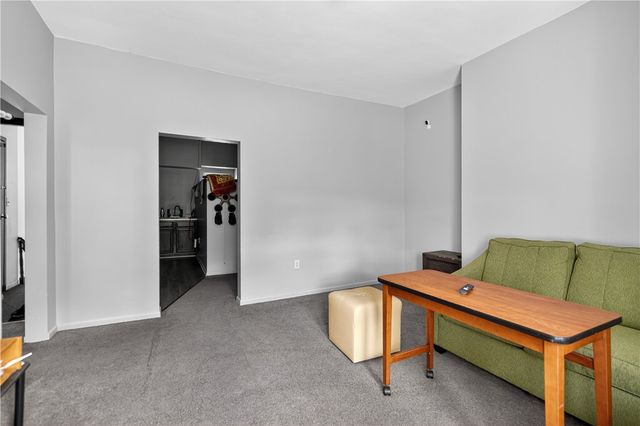 412 S Main St, West End, PA 15220