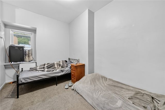 412 S Main St, West End, PA 15220