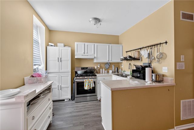 412 S Main St, West End, PA 15220